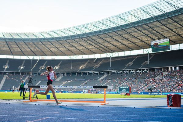 Selma Benfares (LC Rehlingen) ueber 5000m waehrend der deutschen Leichtathletik-Meisterschaften im Olympiastadion am 26.06.2022 in Berlin